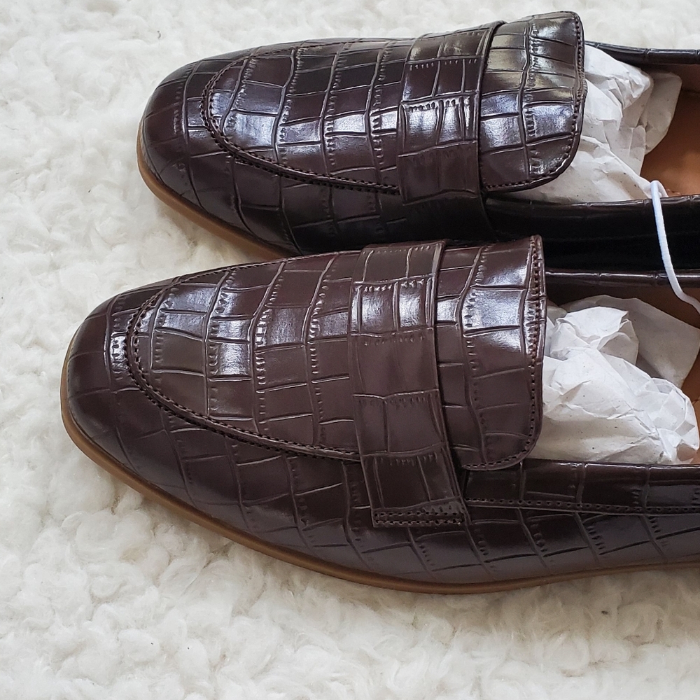 Sale🔥 NWT Old Navy Super Chic Chocolate Croc Loafers size 8 - Picture 3 of 10